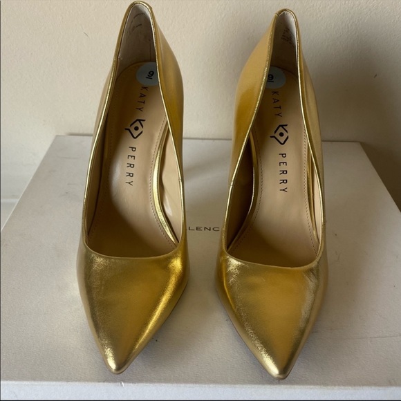 Katy Perry Suzzie Gold Pumps - Picture 4 of 10